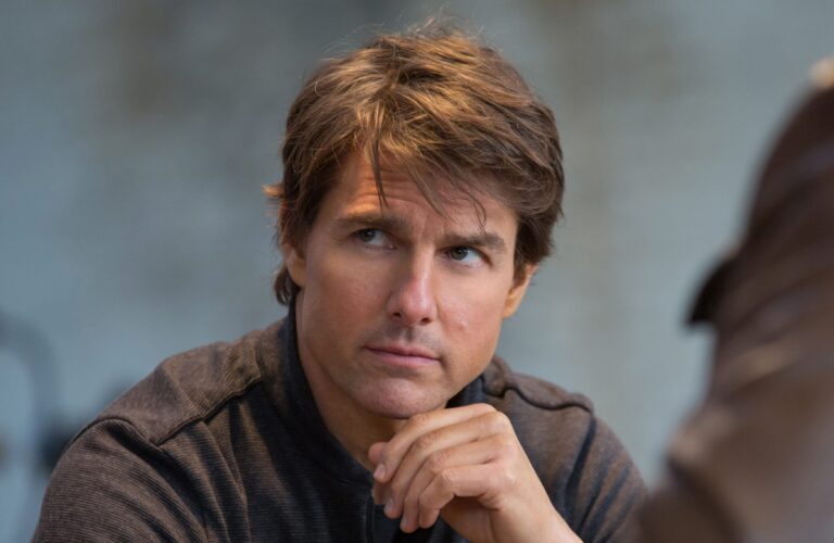 Oficial! Tom Cruise tocmai a semnat cu Warner Bros!