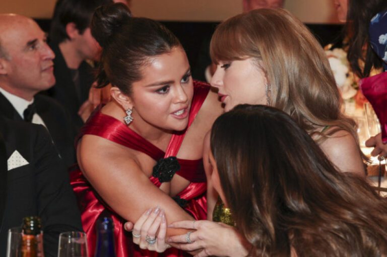 Selena Gomez și Taylor Swift în centrul unei discuții virale de la Globurile de Aur/ Foto: Profimedia